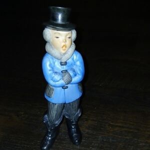 Vintage Atlantic Mold ceramic Christmas caroler figurine. 